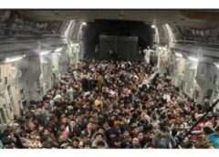  Αφγανιστάν: Εκατοντάδες άνθρωποι στοιβαγμένοι σε στρατιωτικό αεροσκάφος των ΗΠΑ