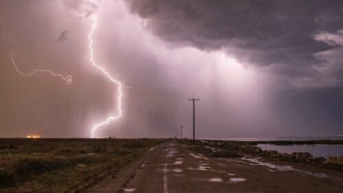  Ισχυρές καταιγίδες και χαλαζοπτώσεις στα δυτικά και βόρεια της χώρας .