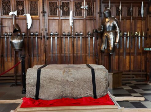 Στέψη Βασιλιά Καρόλου-Η «Πέτρα του Πεπρωμένου» και ο αρχαίος«εμβληματικός» ρόλος της