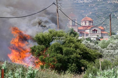  Αίγιο: Φωτιά Κοντά σε σπίτια,Έκλεισε η Παλαιά Εθνική Πατρών-Κορίνθου